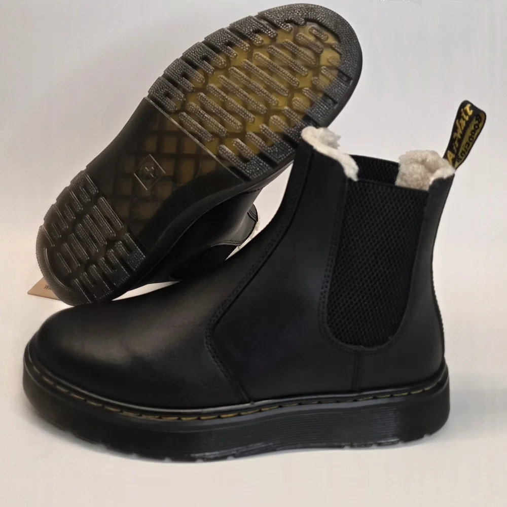 EUC Dr. Martens Black Leather Chelsea Ankle Boots with Shearling Trim